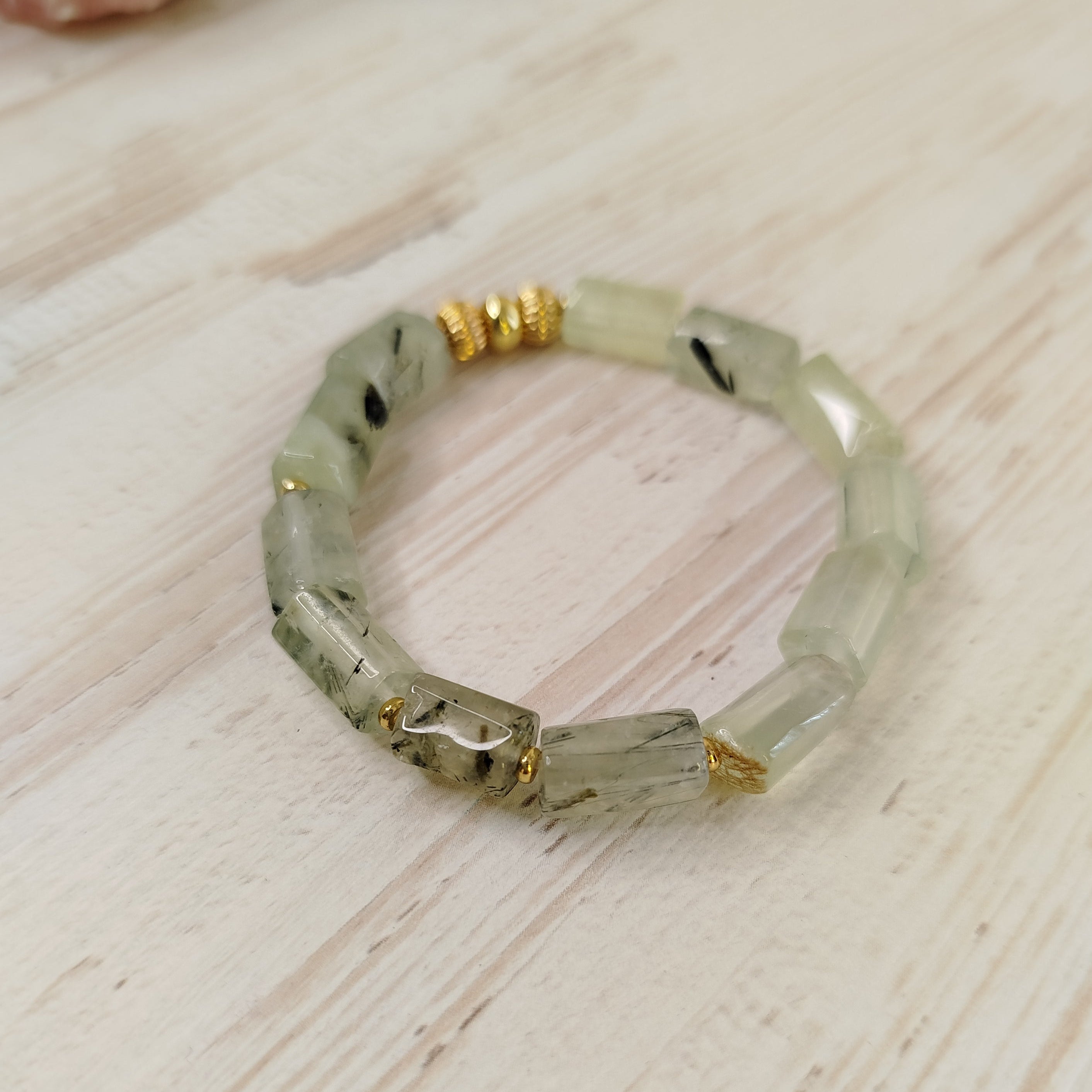 Pulsera Hesya · Prehnita para claridad mental, sanación emocional y conexión espiritual