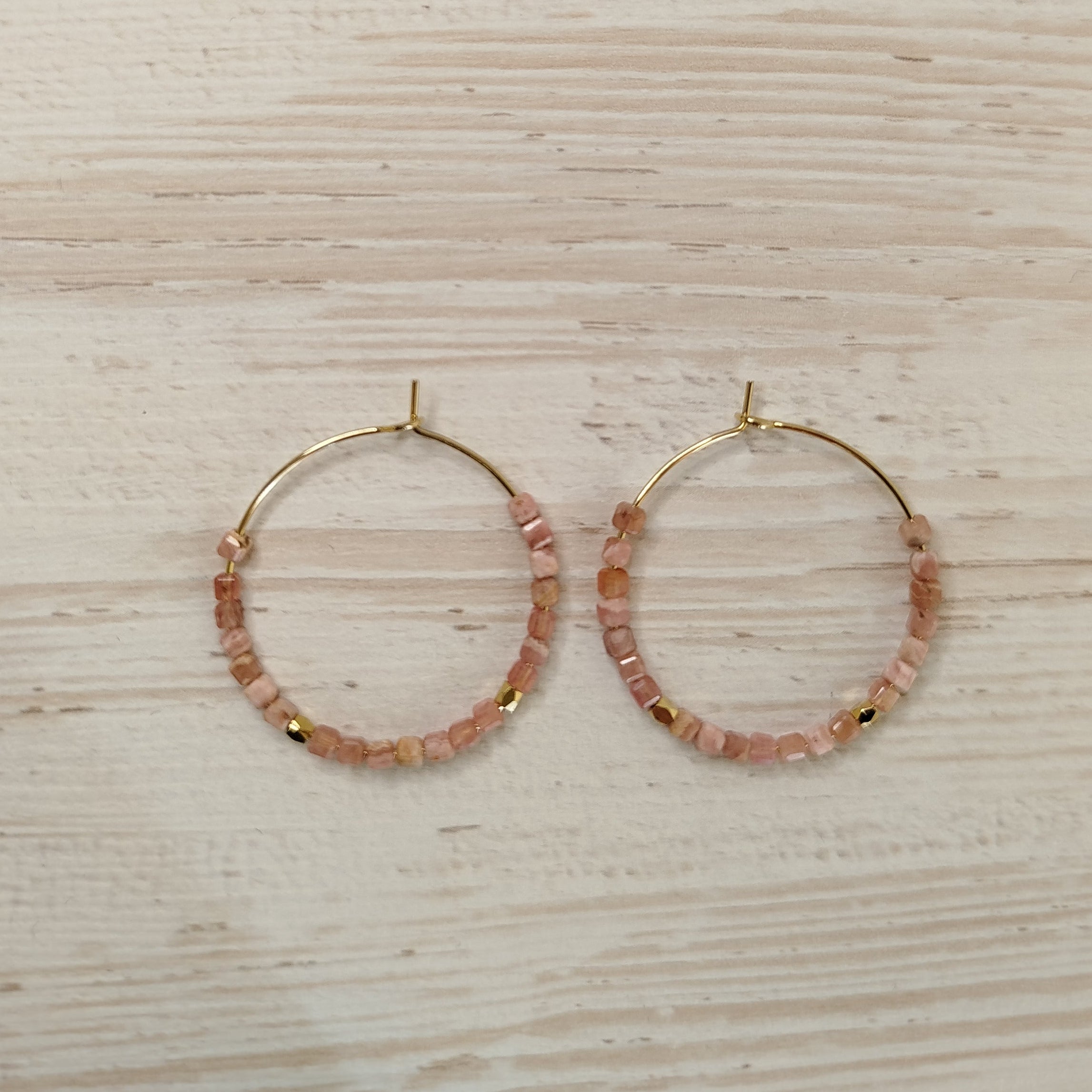 Pendientes de aro Rhoamira - Rodocrosita para amor y sanación emocional