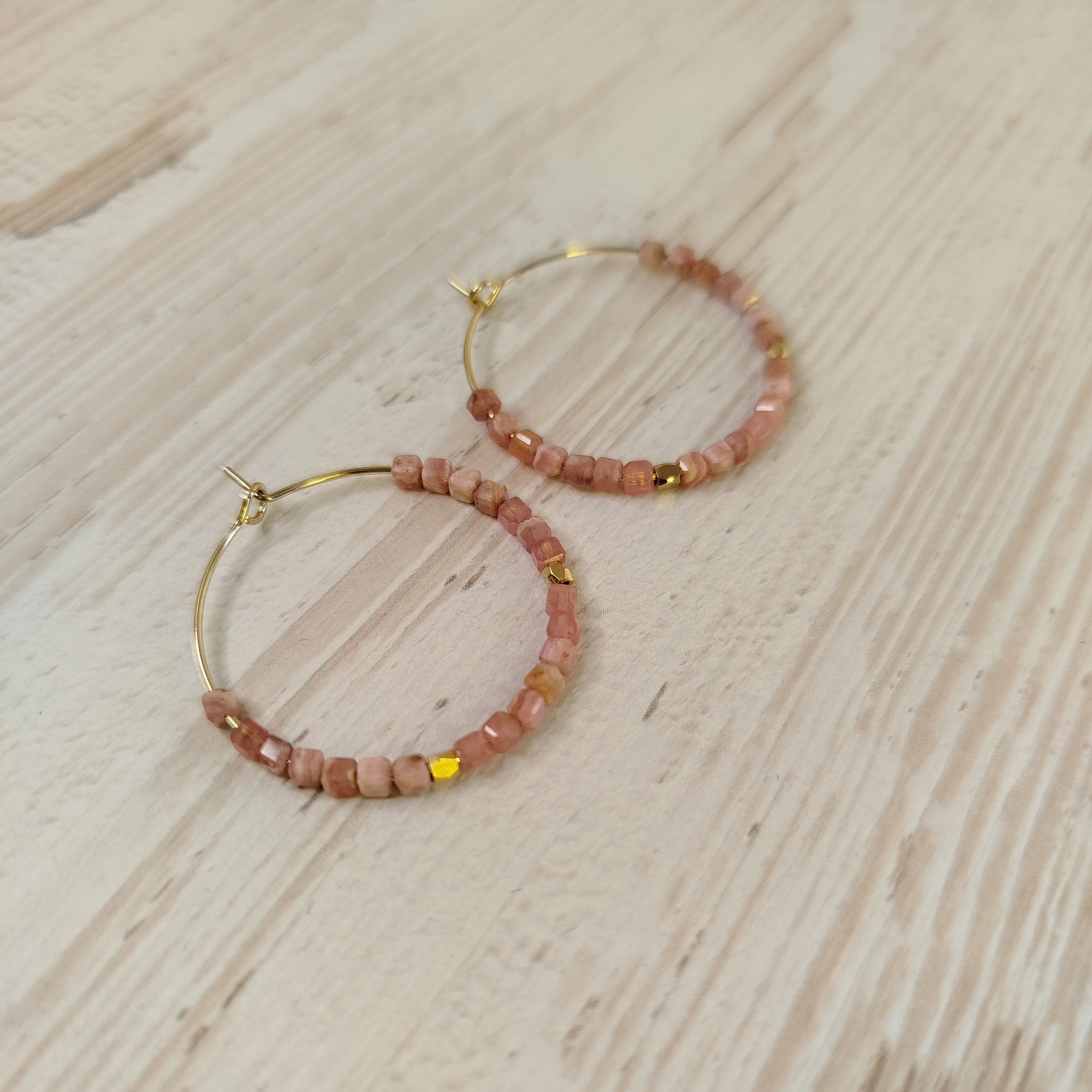 Pendientes de aro Rhoamira - Rodocrosita para amor y sanación emocional