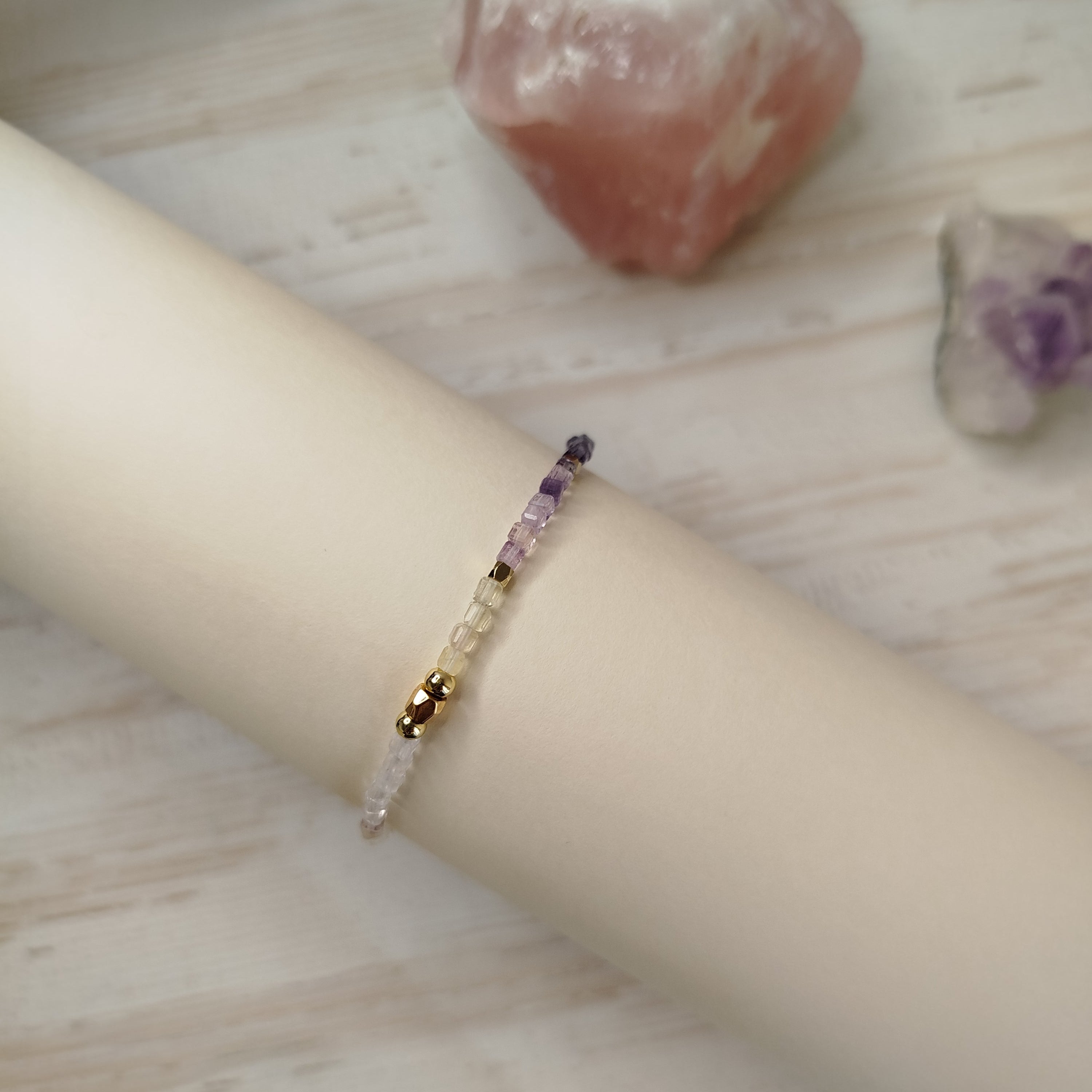 Pulsera Smira · Fluorita para claridad mental, autoexpresión y limpieza energética