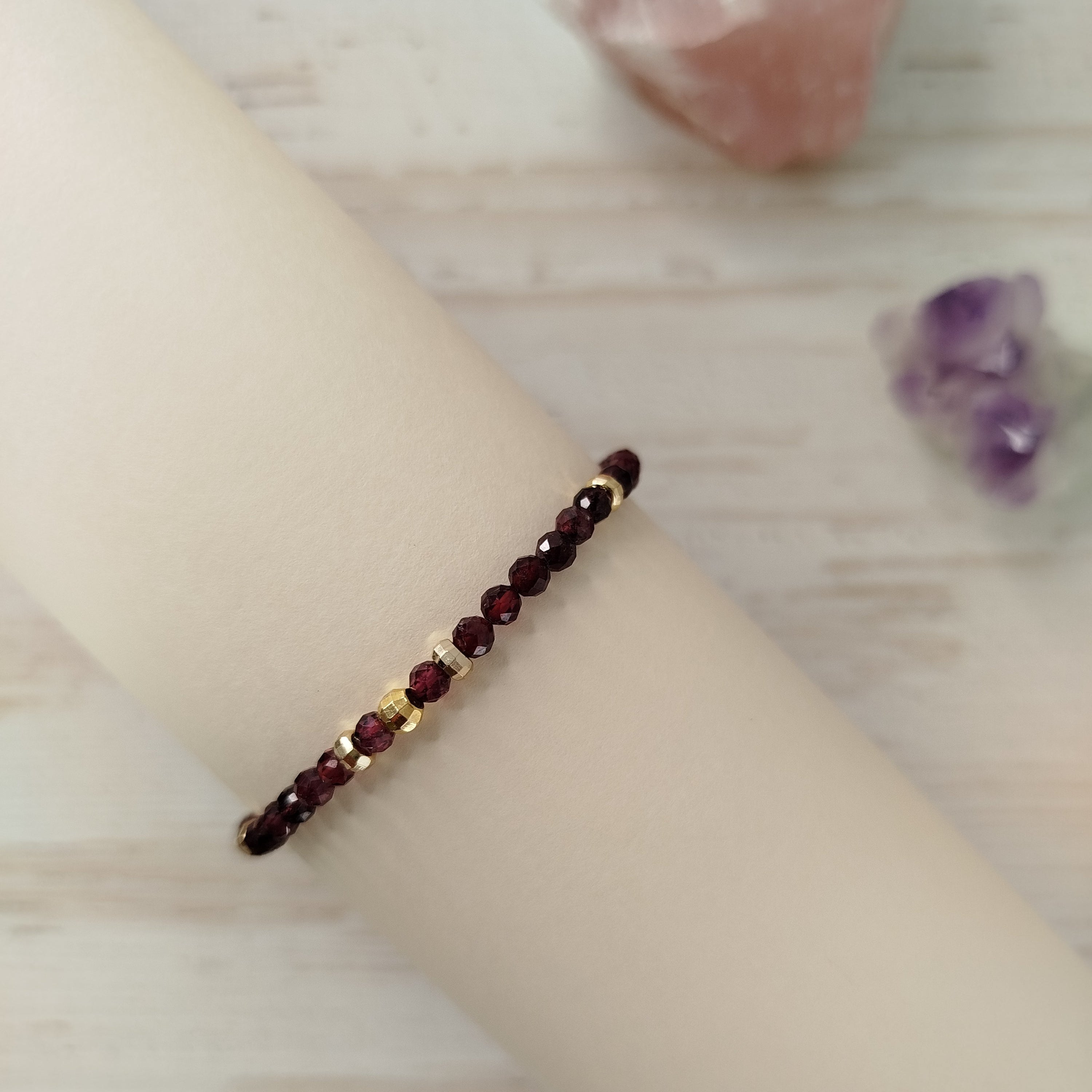 Pulsera Grevara · Granate para vitalidad, confianza y limpieza