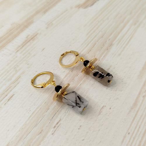 Pendientes Custo · Cuarzo turmalinado para protección, limpieza y claridad mental