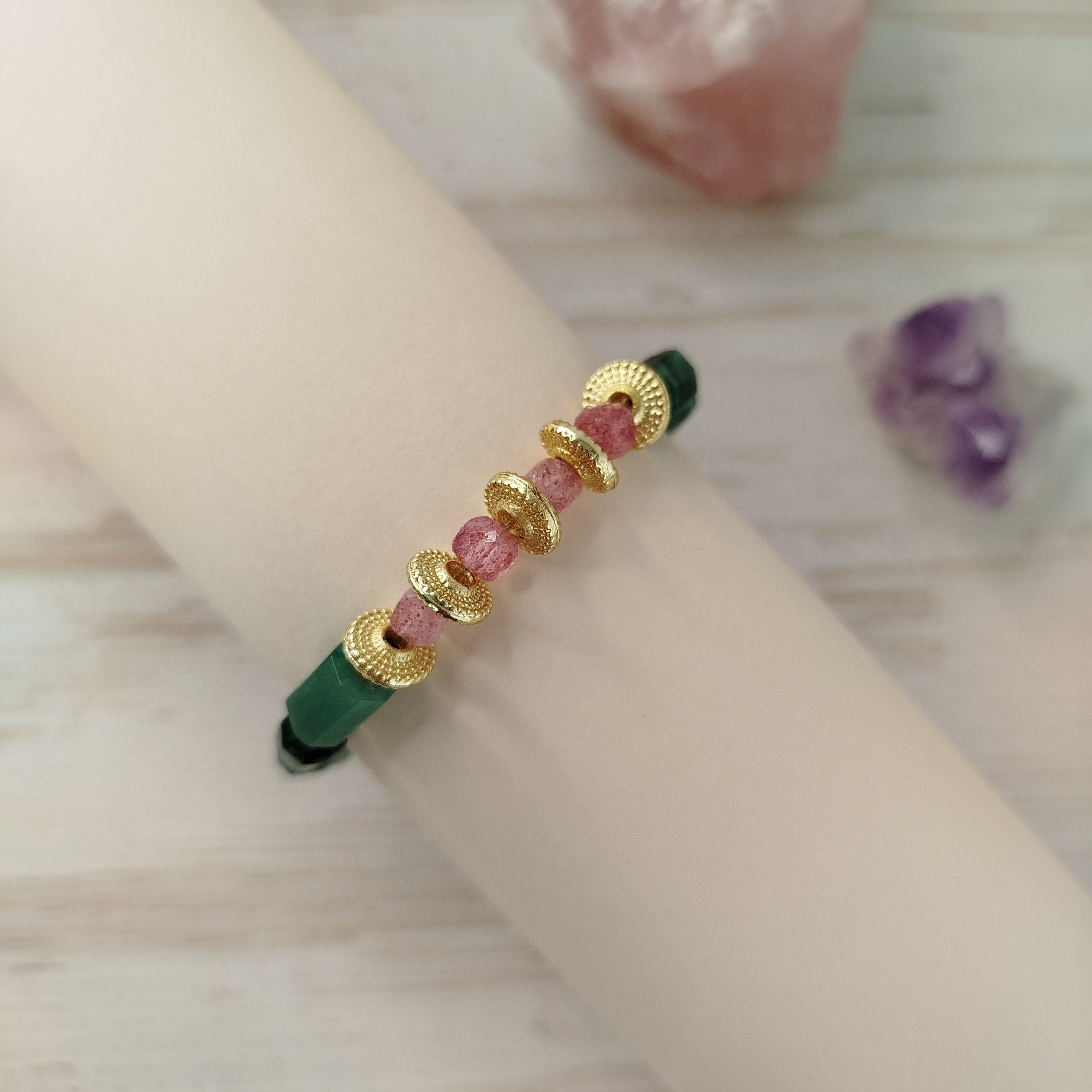 Pulsera Idaya · Esmeralda y cuarzo fresa para sanación emocional, motivación y autoexpresión