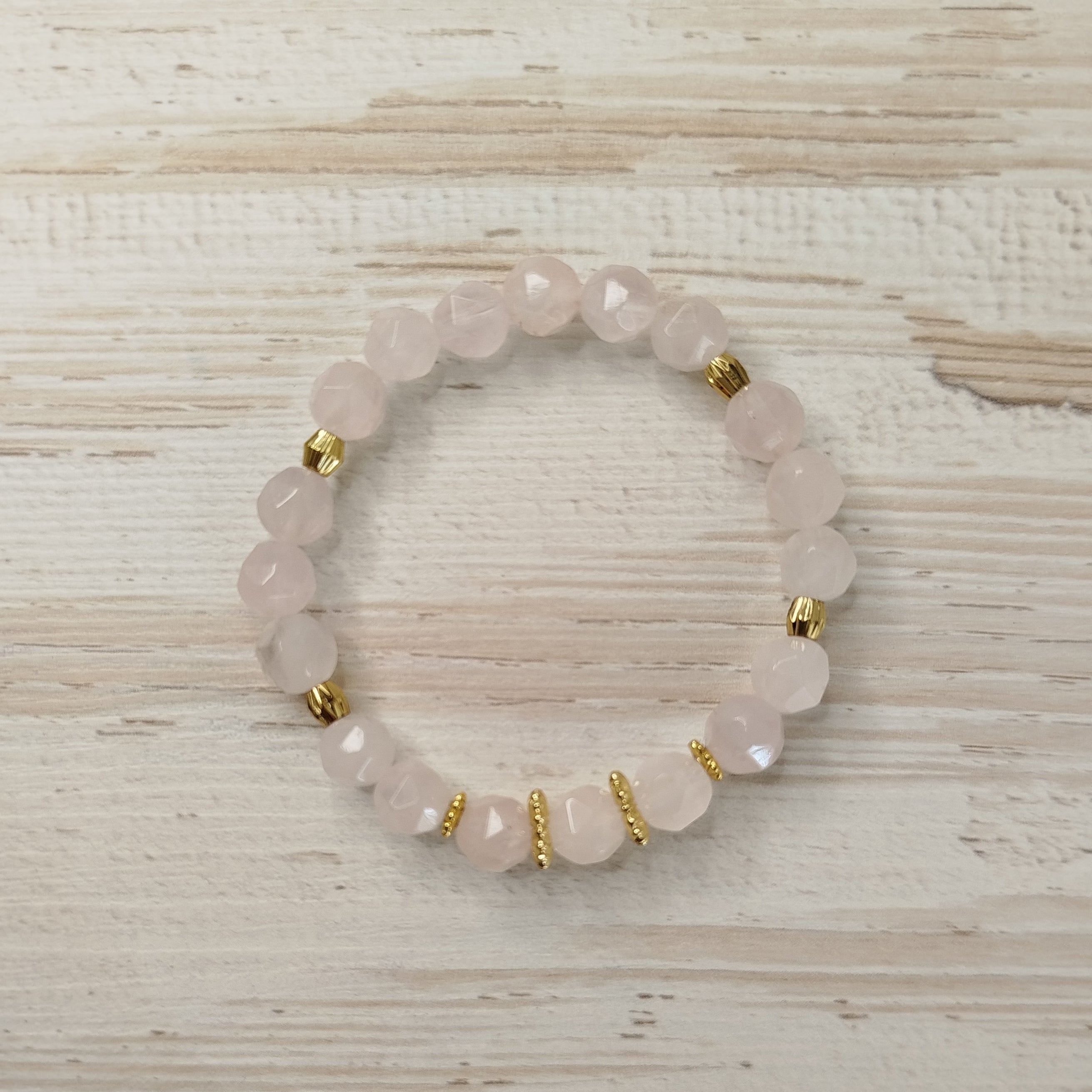 Pulsera Avyra · Cuarzo rosa para sanación emocional y limpieza energética