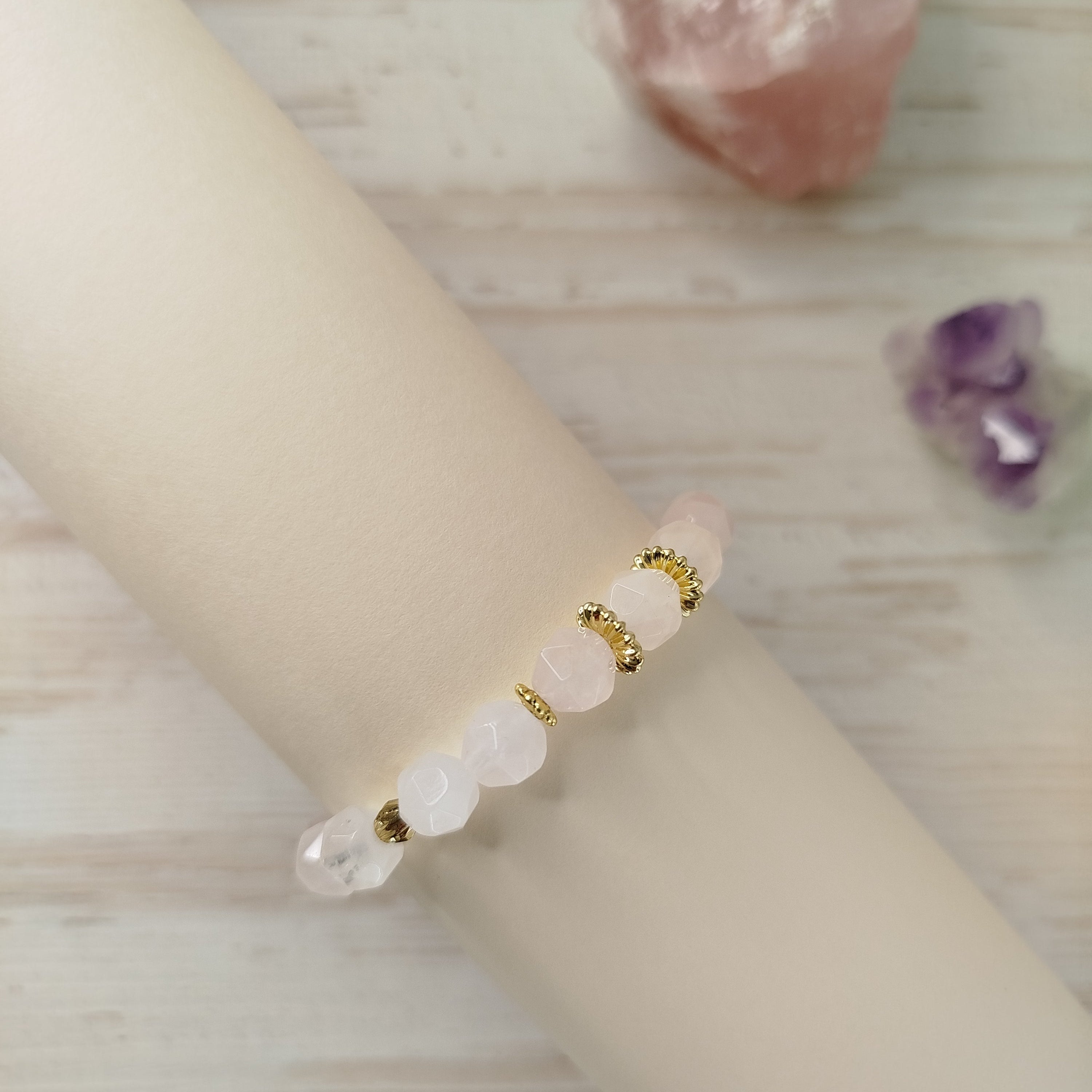 Pulsera Avyra · Cuarzo rosa para sanación emocional y limpieza energética