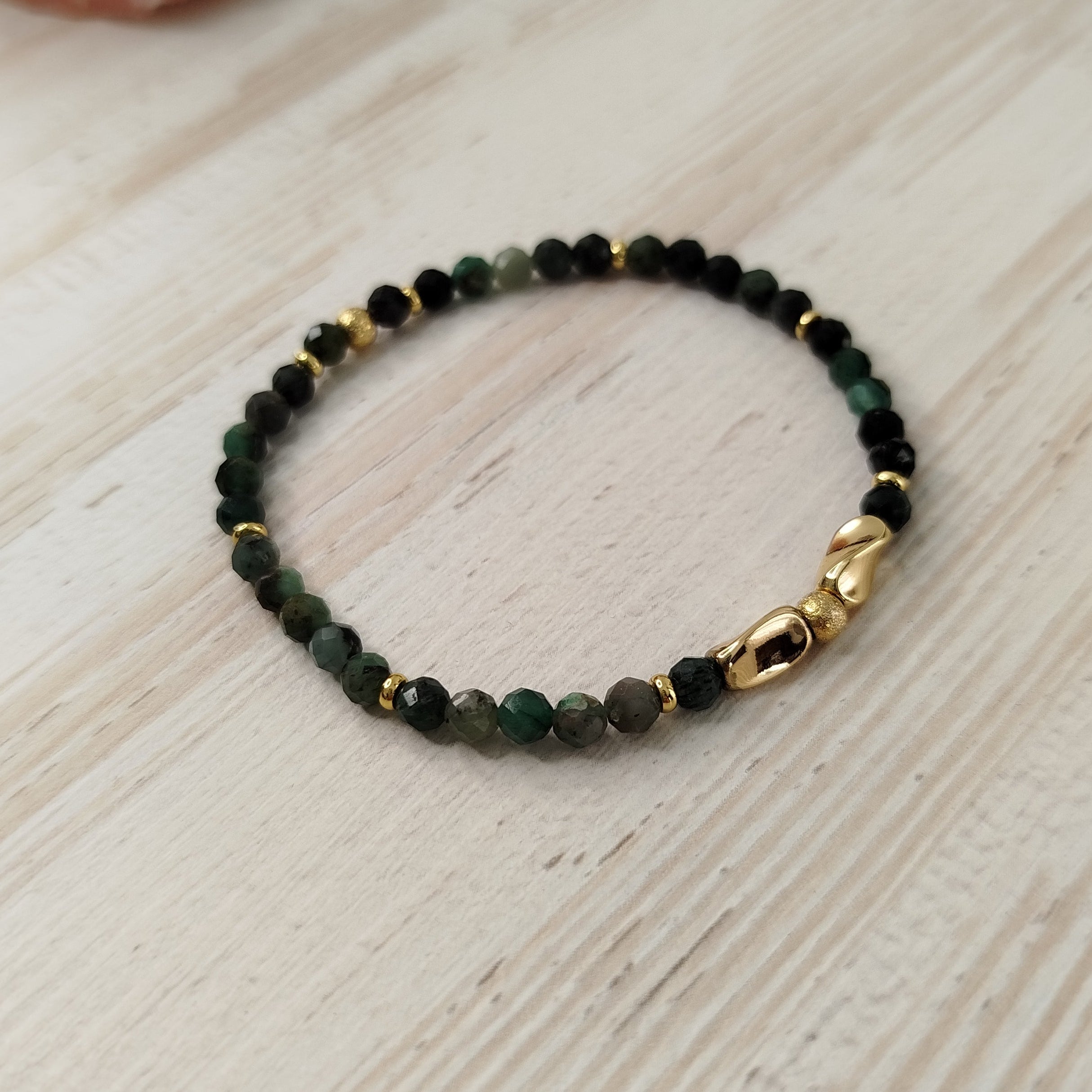Pulsera Eirene · Esmeralda para sabiduría y abundancia