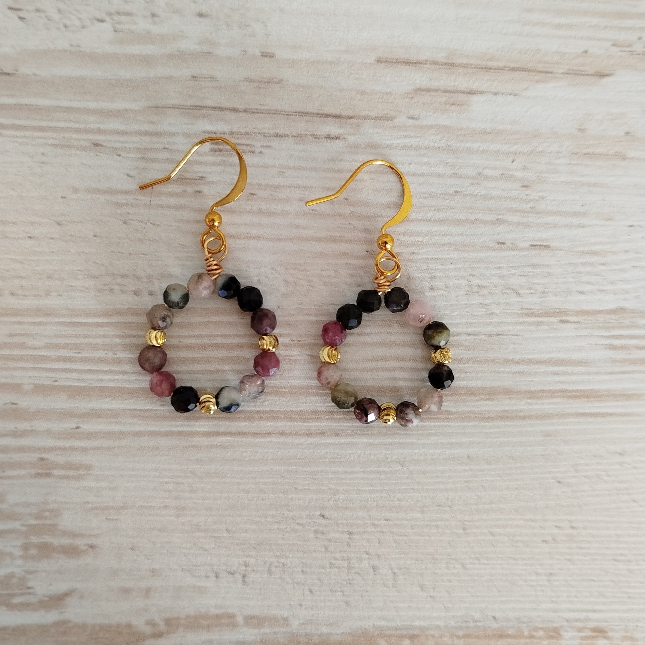 Pendientes Rakshina · Turmalina para protección y limpieza