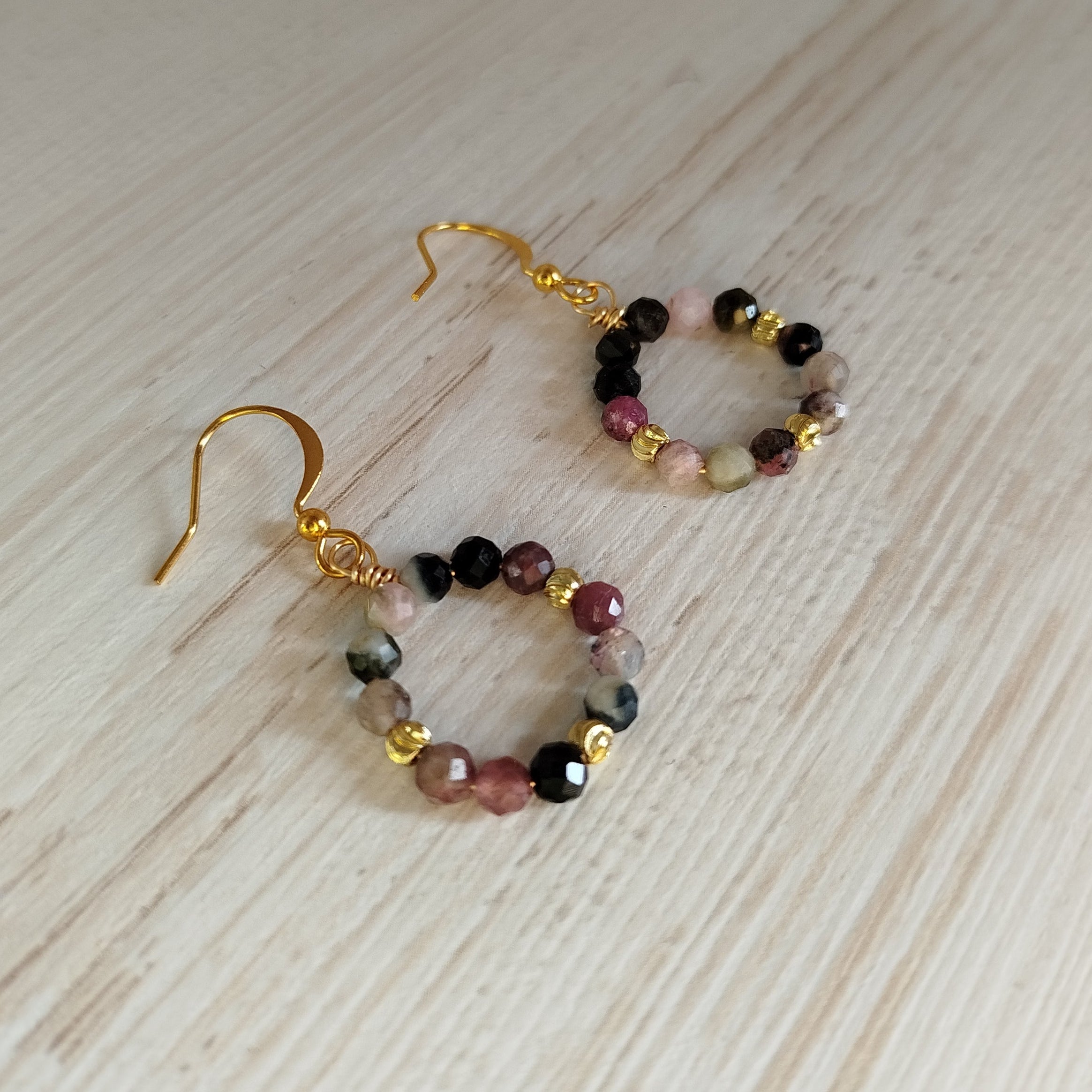 Pendientes Rakshina · Turmalina para protección y limpieza