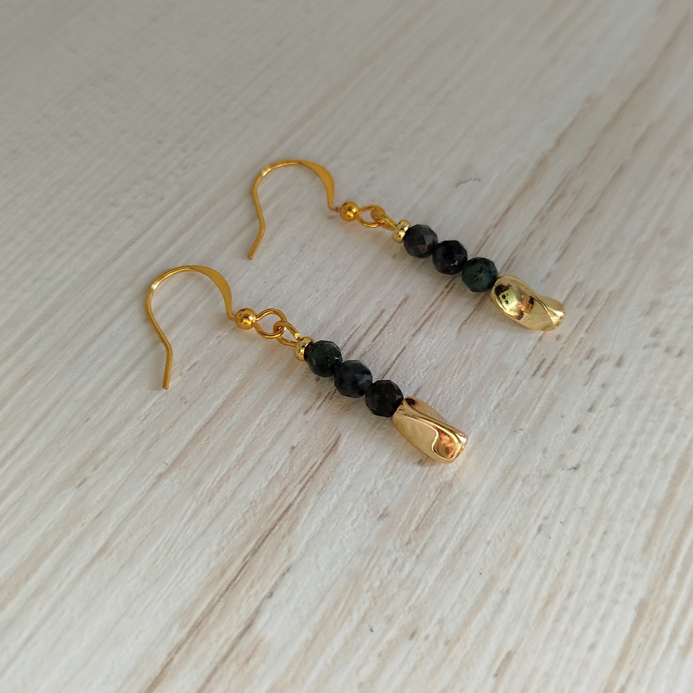 Pendientes Eirene · Esmeralda para sabiduría y abundancia