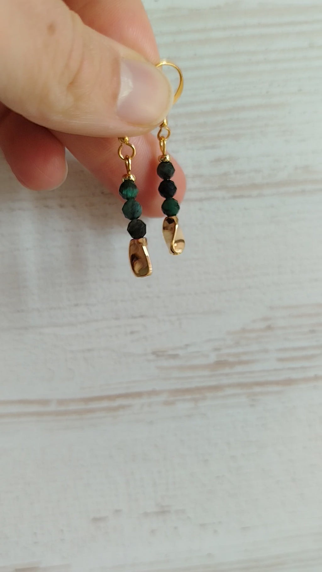 Pendientes Esmeralda Eirene | Comunicación