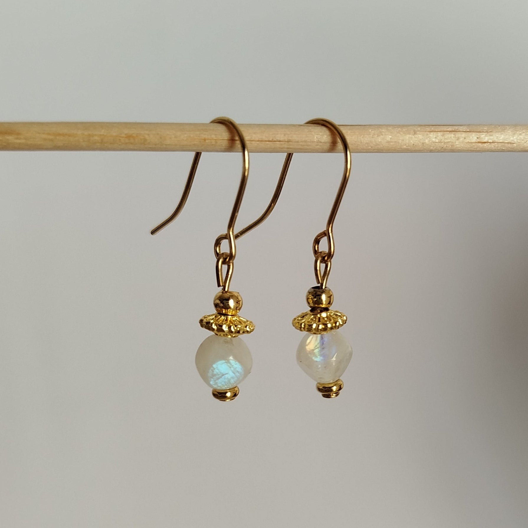 Pendientes Piedra Luna Yosna | Equilibrio · Paz interior · Sanación emocional