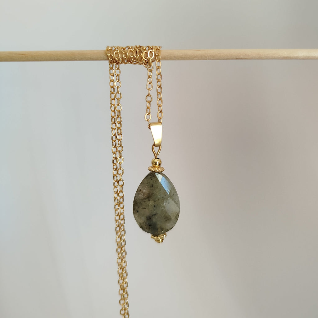 Collar Labradorita Ethira | Protección · Limpieza · Intuición