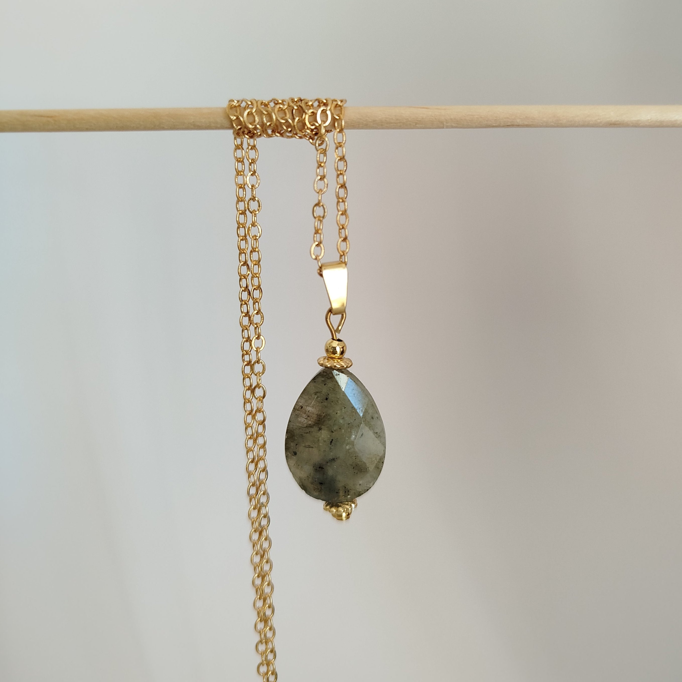 Collar Labradorita Ethira | Protección · Limpieza · Intuición