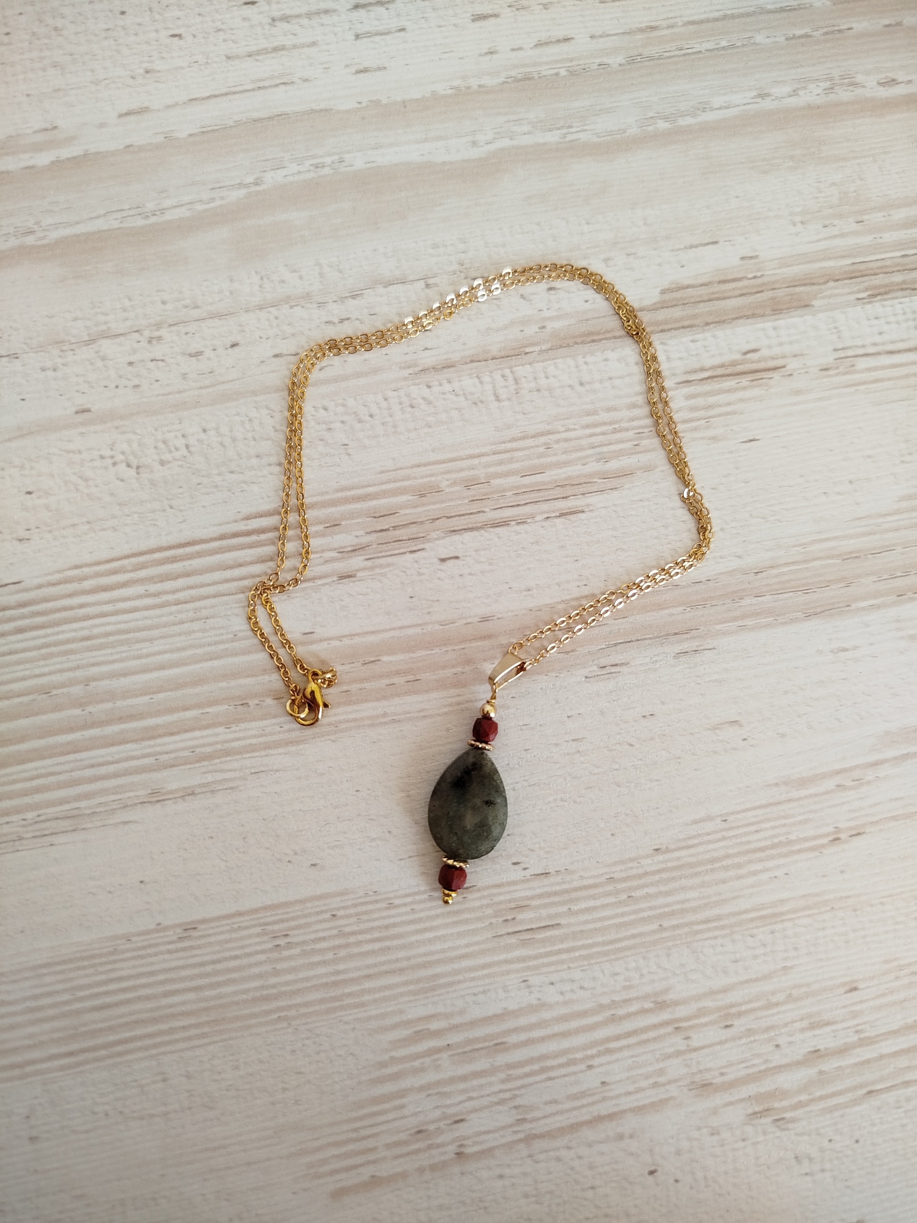 Vero: collar labradorita y jaspe rojo