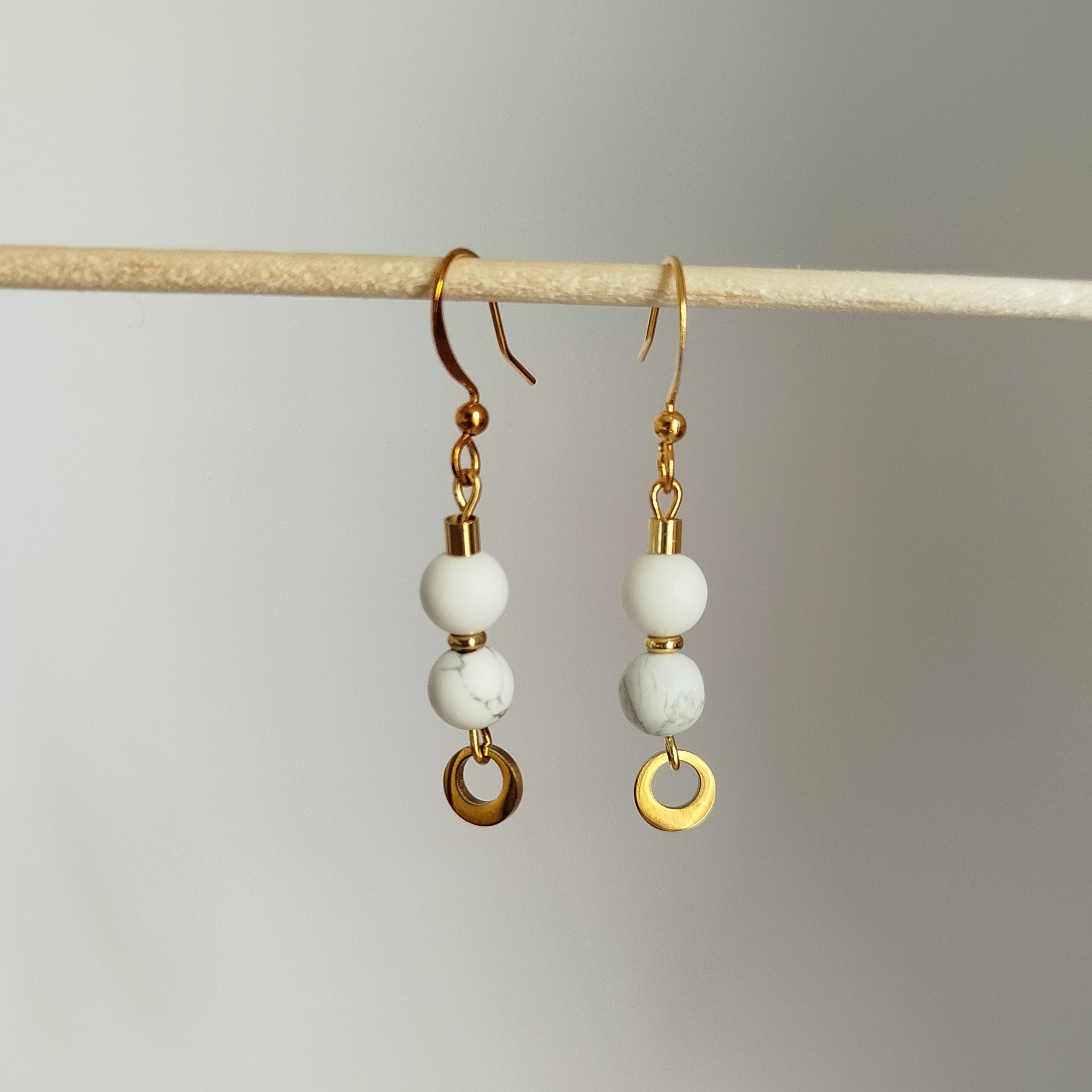 Pendientes Howlita Omira | Calma · Conexión espiritual