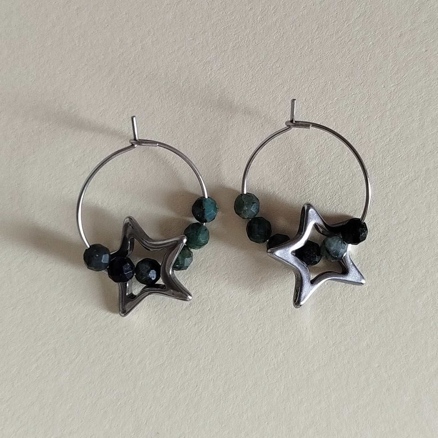 Pendientes Asteria · Esmeralda para sabiduría, autoexpresión y abundancia