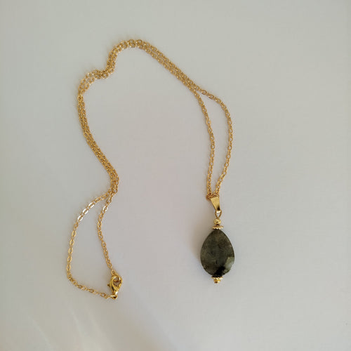 Collar Labradorita Ethira | Protección · Limpieza · Intuición