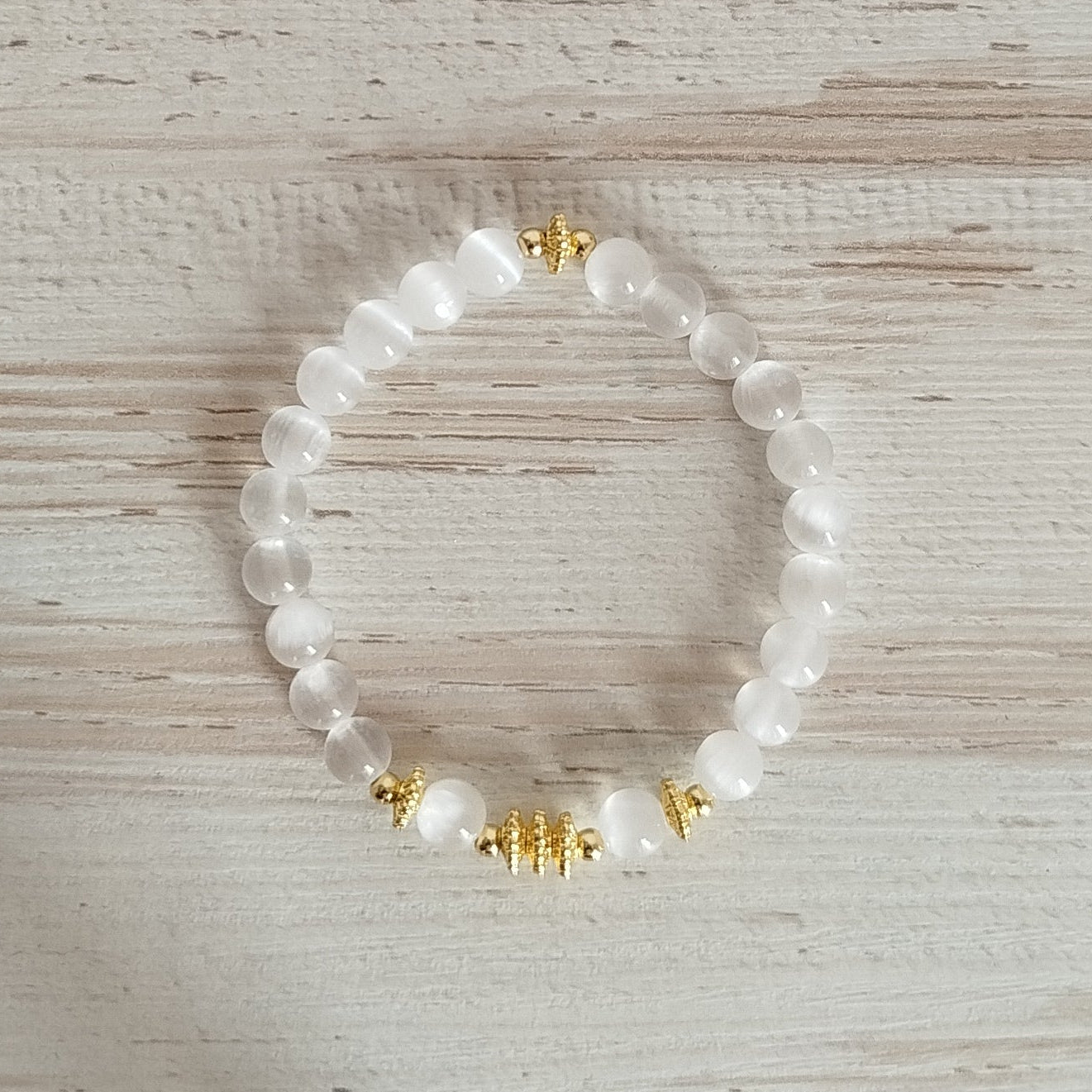 Pulsera selenita Theia | Protección · Limpieza · Claridad mental · Intuición