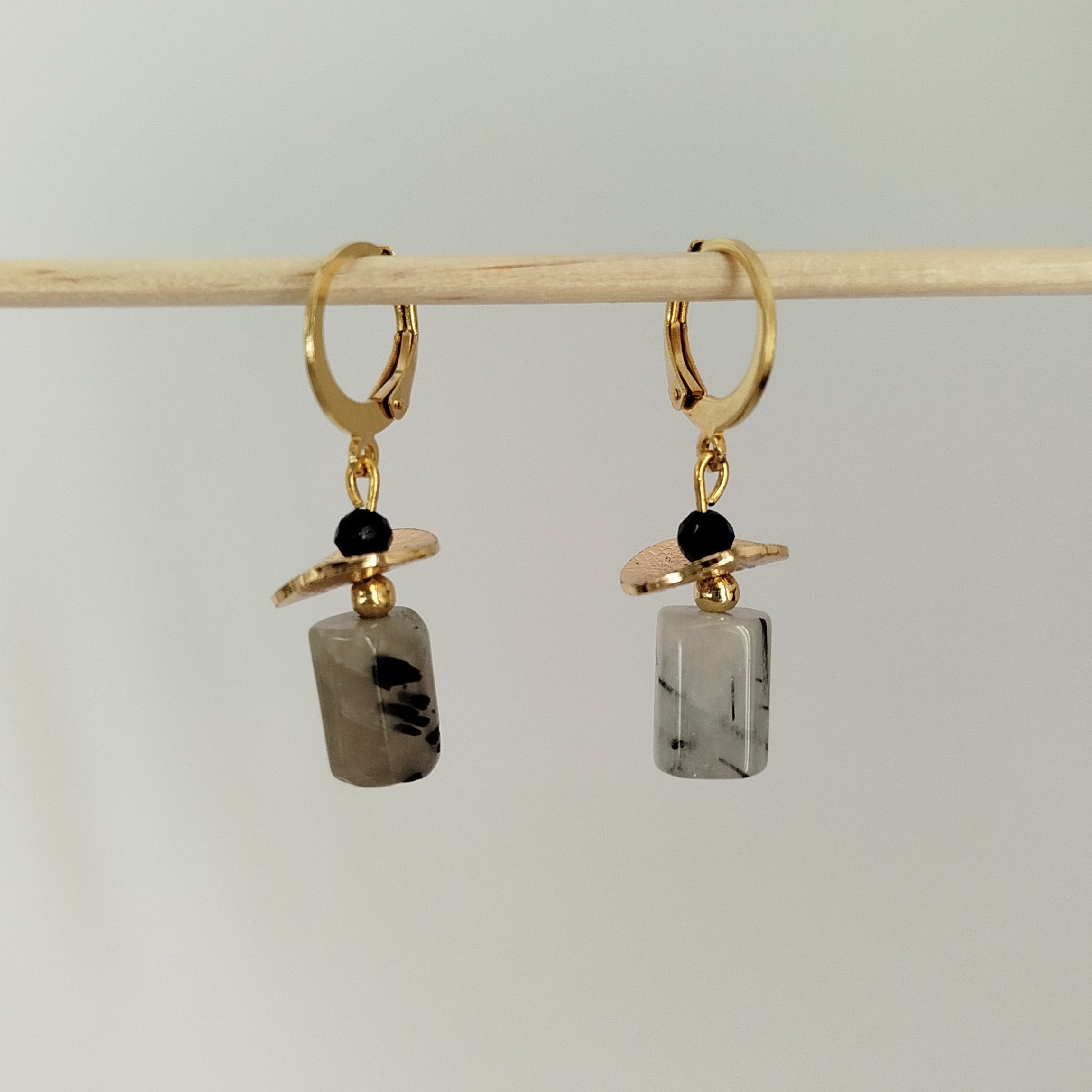 Pendientes Custo · Cuarzo turmalinado para protección, limpieza y claridad mental