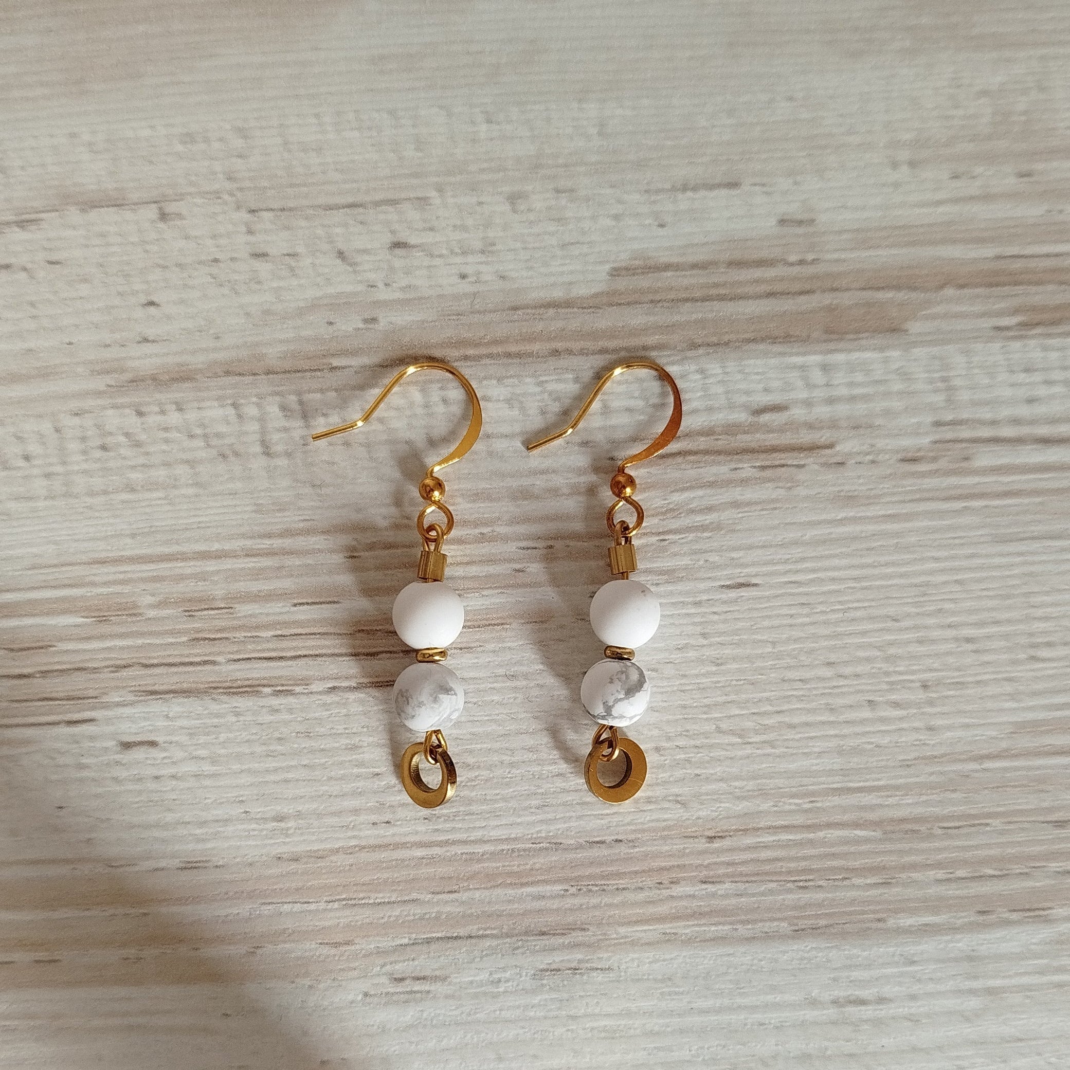 Pendientes Howlita Omira | Calma · Conexión espiritual